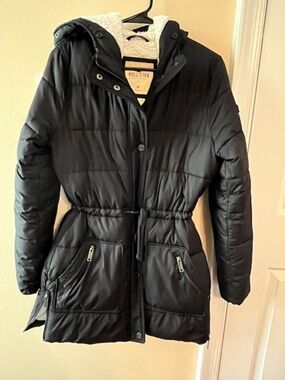 Hollister Women's Black Puffer Coat